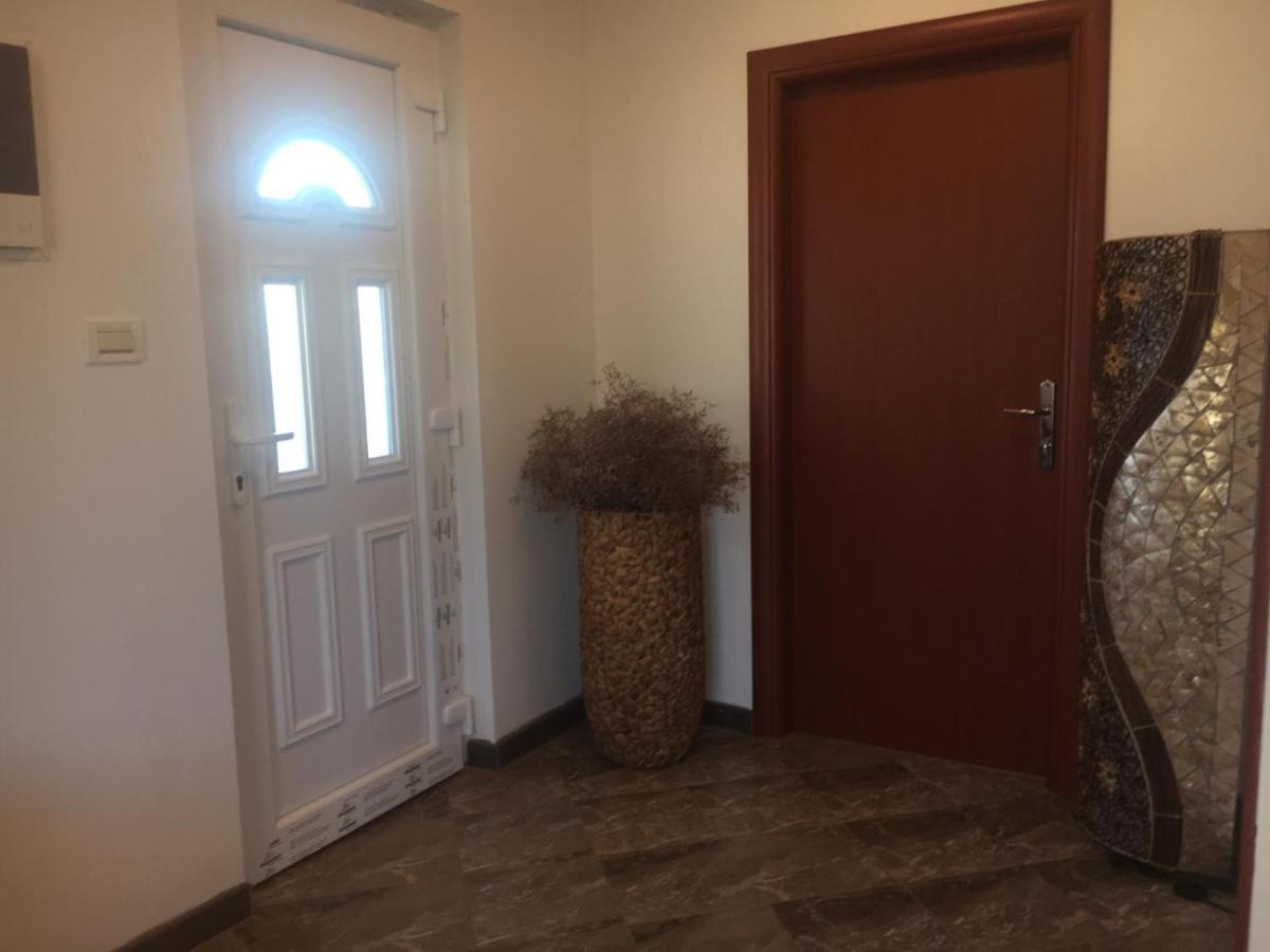 Ferienwohnung Apartman Anita Konjevrate Exterior foto